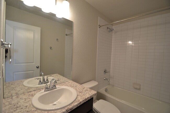 Building Photo - 8719 Shady Ridge Grv
