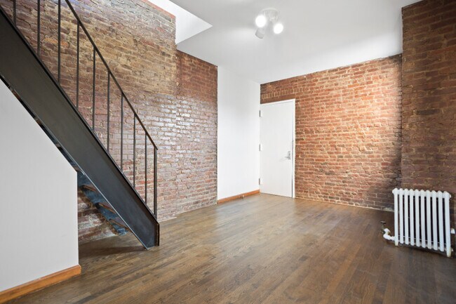 Building Photo - 410 E 13th St