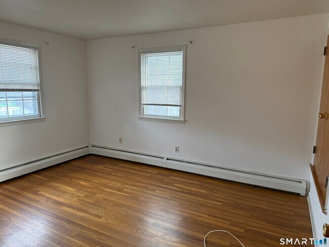 Building Photo - 4 Elmwood St