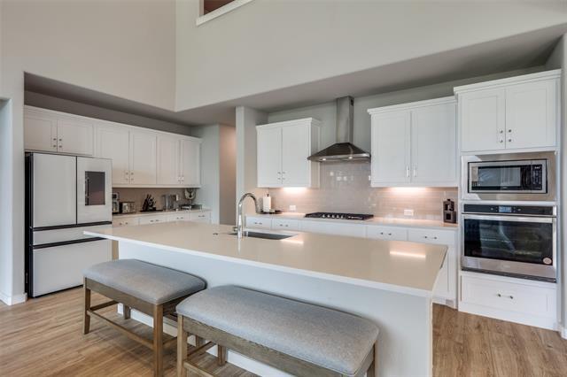 Building Photo - 352 Community Dr