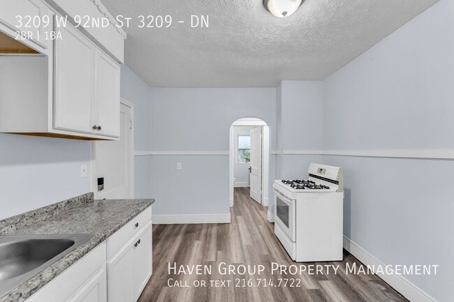 Building Photo - 3209 W 92nd St