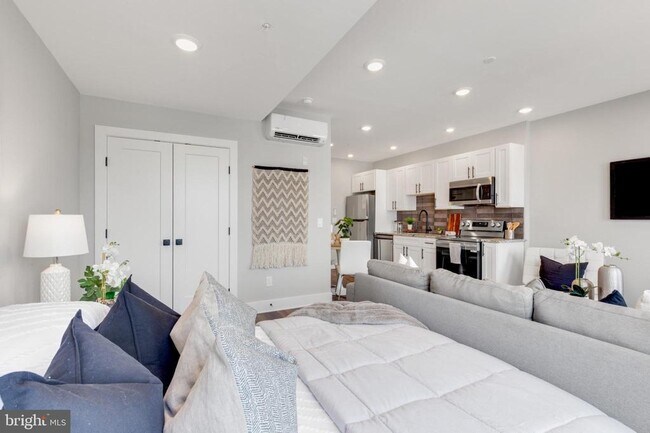 Building Photo - 1924 N Front St