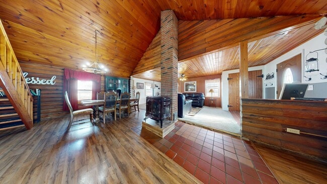 Building Photo - Beautiful Cabin in Crestview School District!