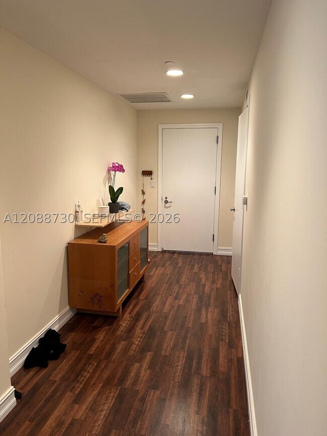 Building Photo - 1050 Brickell Ave