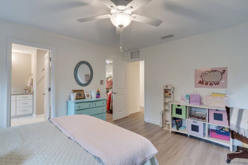 Building Photo - 624 W 7th Ave