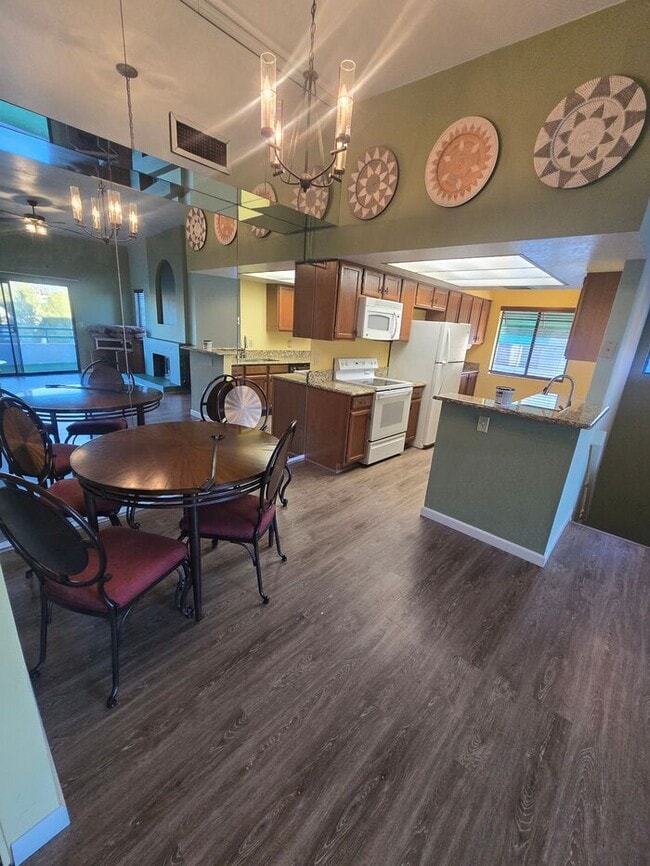 Building Photo - 7909 E Colette Cir