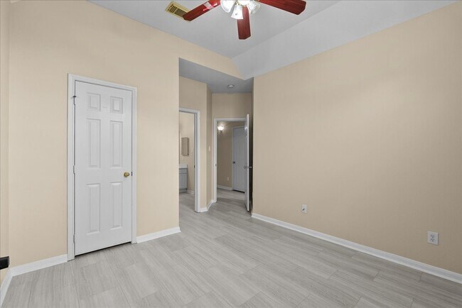 Building Photo - 2758 Laguna Pointe Dr