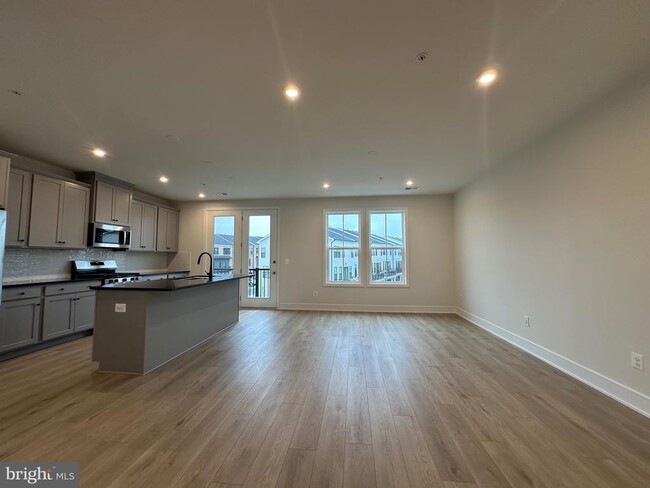 Building Photo - 43324 Farringdon Sq