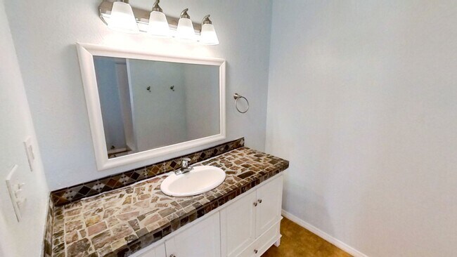 Building Photo - 3 Bedroom, 3 Bathroom Live Oak Canyon Home...