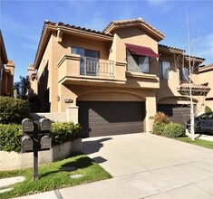 Building Photo - 2062 Lakeshore Dr