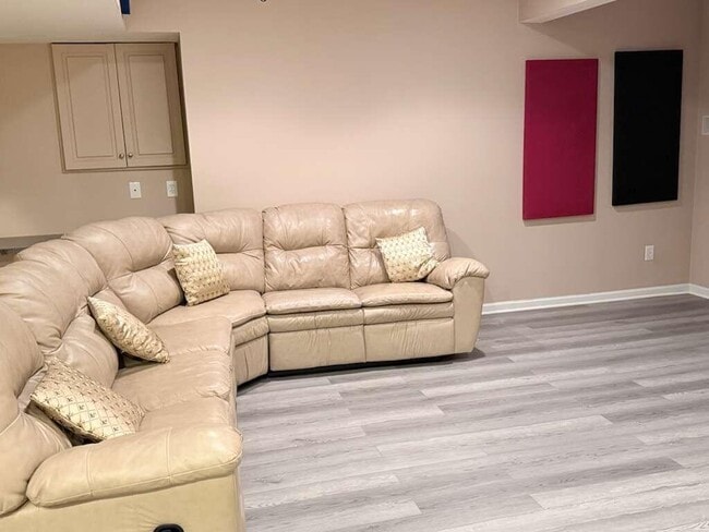 Building Photo - 7798 Wayside Ave