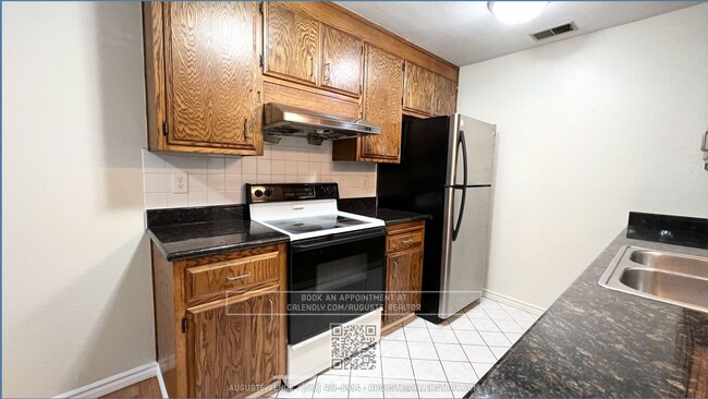 Building Photo - Centrally located 2-bedroom 1 bath condo i...