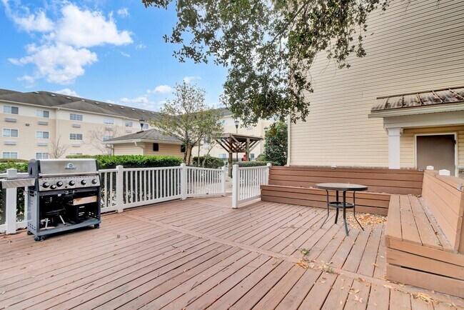 Building Photo - FIRST MONTH FREE- 1BD/1BA Apt- Recently Re...