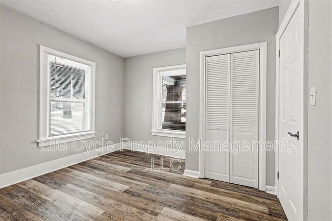 Building Photo - 507 Eastern Ave SE