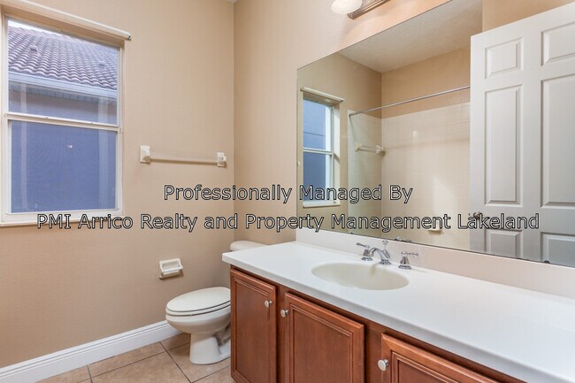 Building Photo - 3960 Sunset Lake Dr