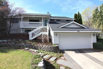 Building Photo - 3 Bed/2 Bath Large West Richland Home