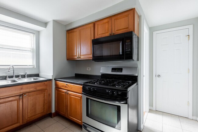 Building Photo - 1300 S 51st Ct