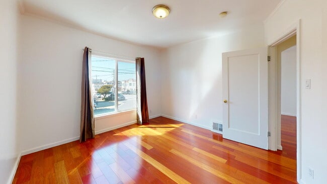 Building Photo - Charming Outer Sunset Single Family Home w...