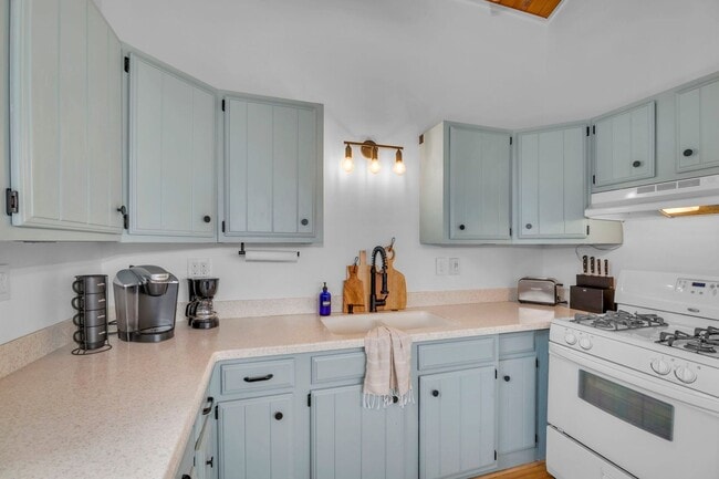 Building Photo - 355 Mullins Dr