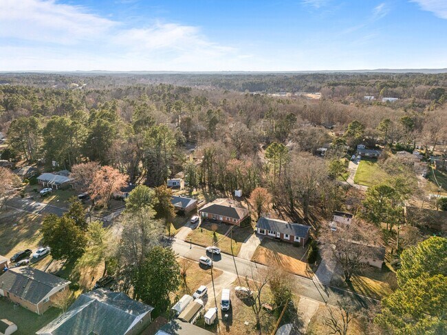 Building Photo - 2910 Kanewood Dr