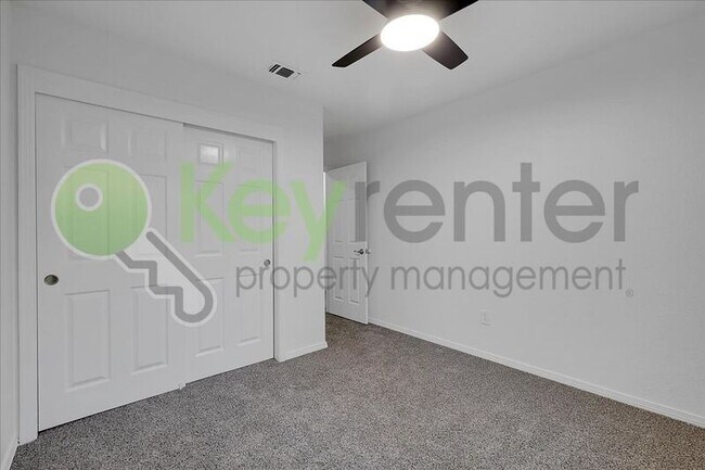 Building Photo - 1330 Kingswood Dr