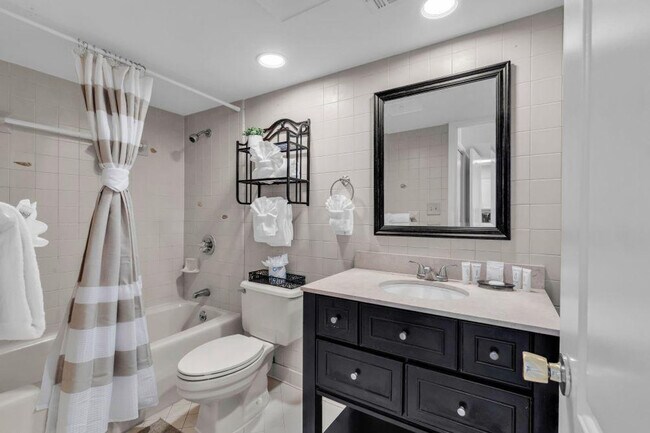 Building Photo - 2500b N Ocean Blvd