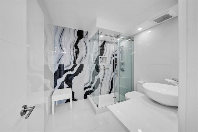 Building Photo - 250 174th St