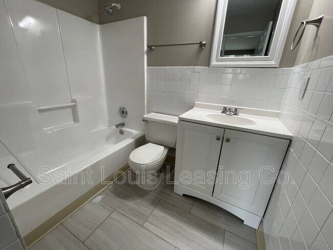 Building Photo - 864 Liberty Village Dr