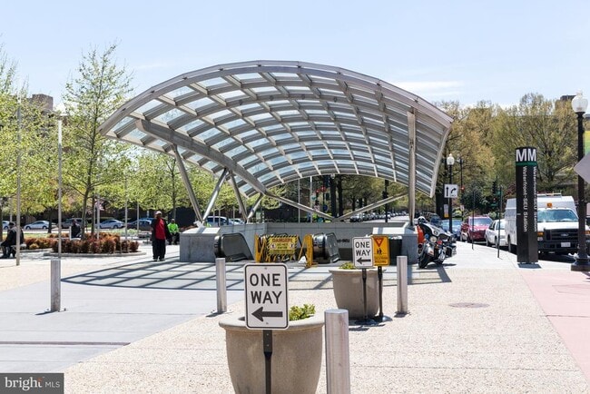 Building Photo - 1425 4th St SW