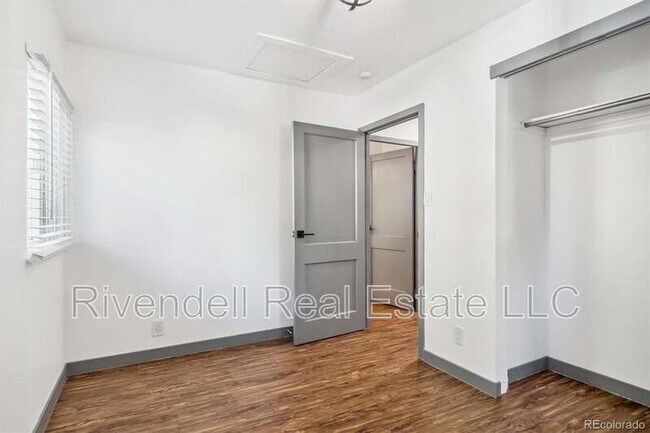 Building Photo - 1882 S Michigan Way