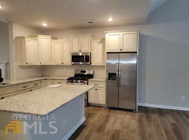 Building Photo - 275 S Ridge
