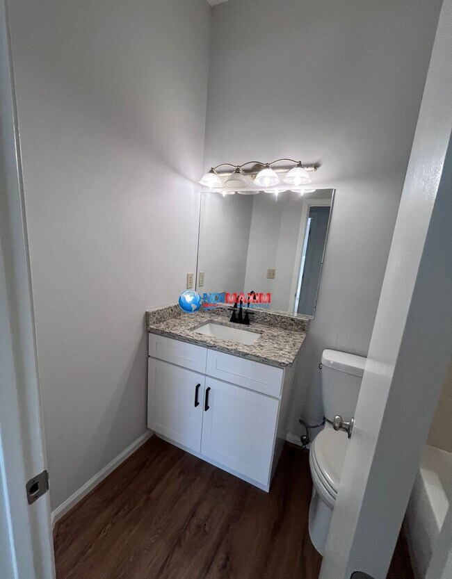 Building Photo - Newly renovated ranch in the COLLINS HILL ...