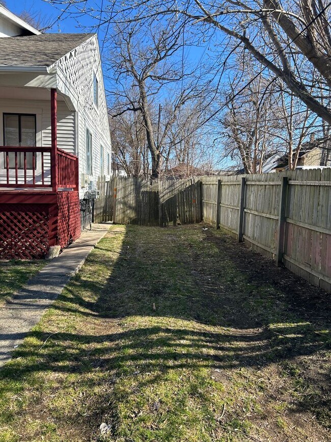 Building Photo - 14 Gerdon Ave