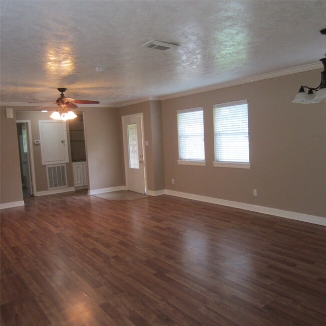 Building Photo - 18675 Ferne Dr