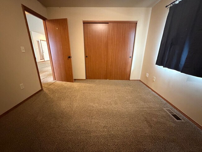 Building Photo - Now renting 3 bedroom House