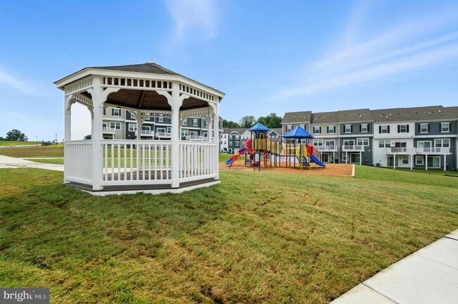 Building Photo - 5051 Silver Oak Dr