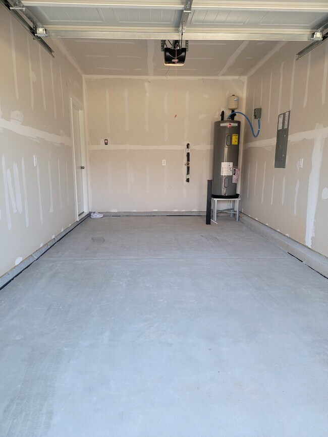 Building Photo - 44 Fernhill Ln