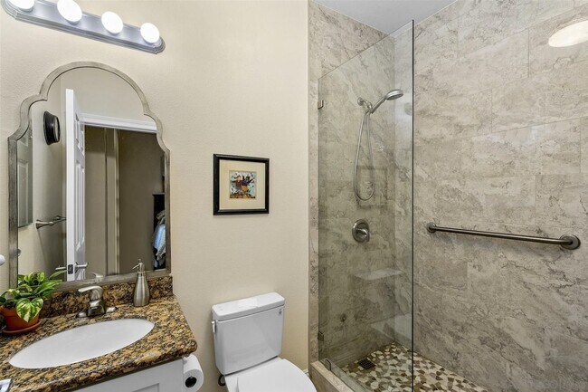 Building Photo - Stylish 3-Bedroom Ground Floor Unit in the...