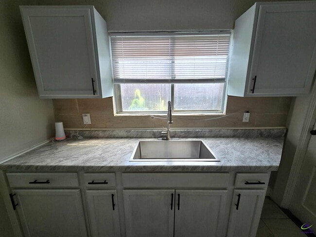Building Photo - 1273 Hillyer Ave