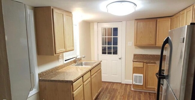 Building Photo - 102 E South St