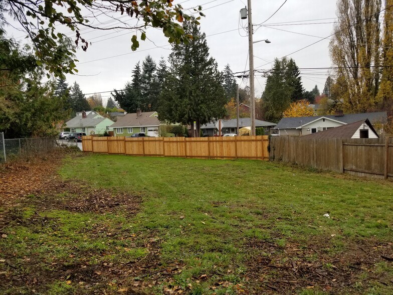 Building Photo - 2413 S 121 Pl