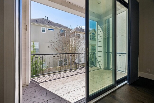 Building Photo - 2016 Covent Garden Station