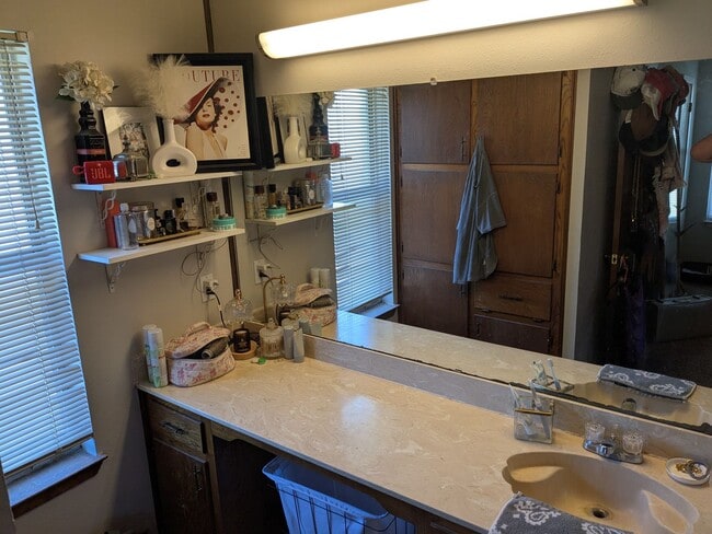 Building Photo - 3 Bed 2 Bath Home - Park Access