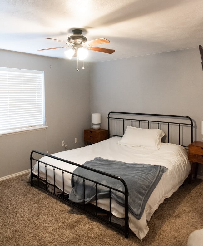 Building Photo - Orem Condo