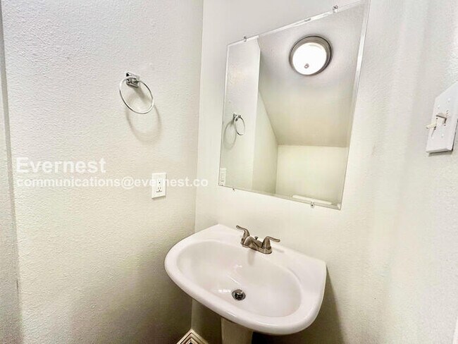 Building Photo - 320 Ezekial Ave