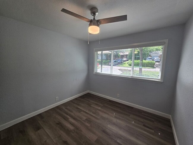 Building Photo - 2647 Springvale Dr