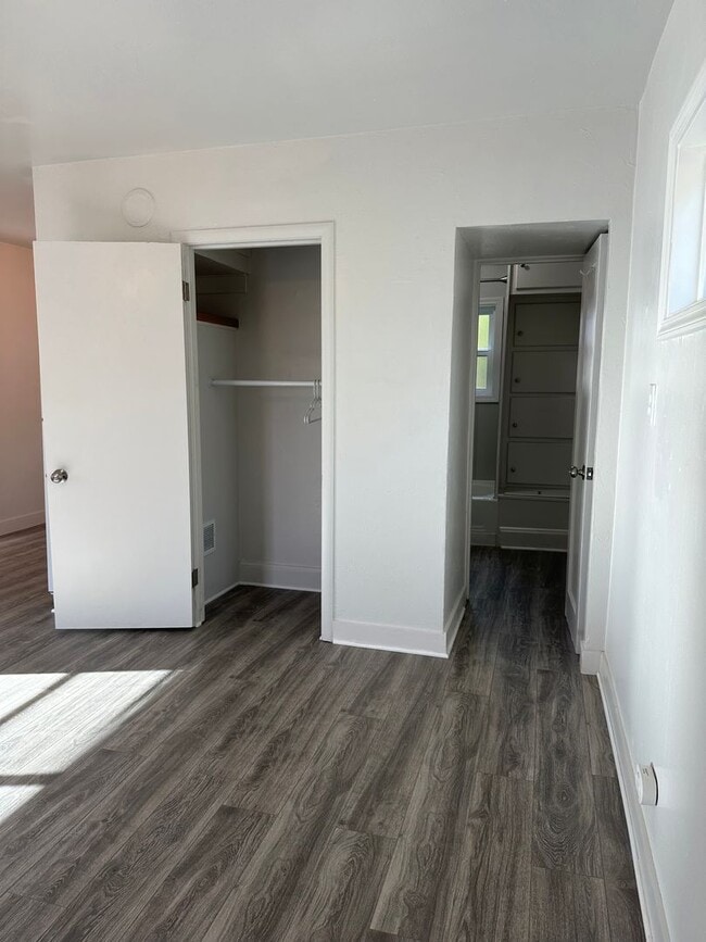 Building Photo - Chestnut-1918/1920