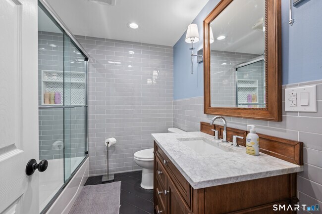 Building Photo - 297 South Rd