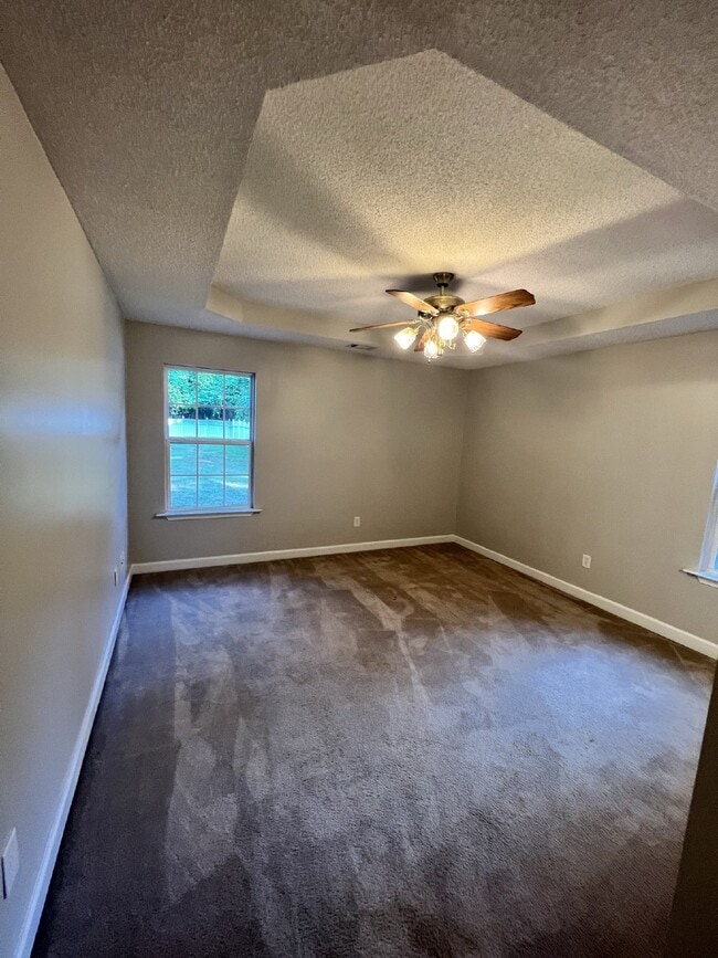 Building Photo - Home For Rent