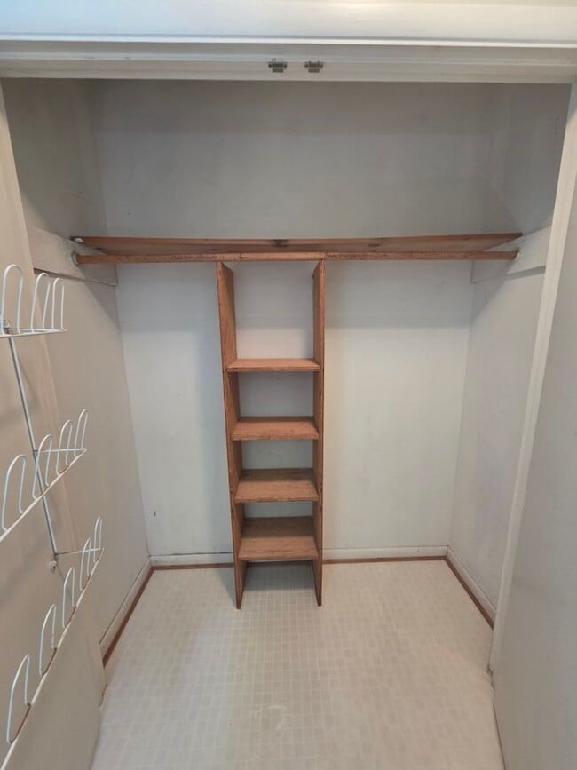 Building Photo - $2,300 - 4 Bedroom 2.5 Bathroom Unfurnished House in Forest Hills